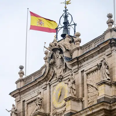 Bandera de España Balcón 90x150cm | Doble Costura y Ojales Inoxidables (Medida Universal)